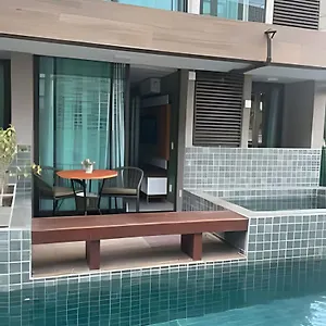 https://sunny-hall-flat-com-piscina-privativa.portodegalinhashotels.com